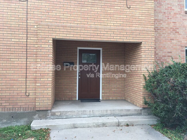 Primary Photo - 217 Edison Ave