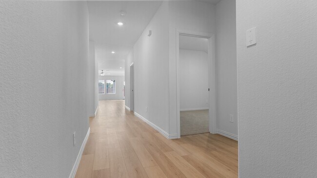 Building Photo - 510 Yellowstar Ln