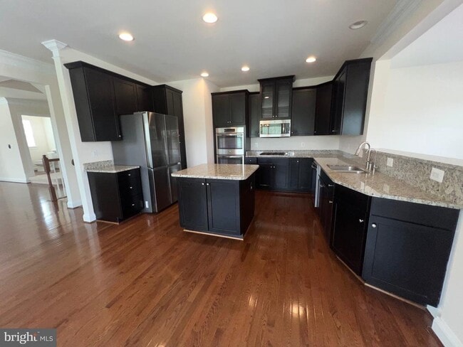 Building Photo - 25835 Clairmont Manor Square