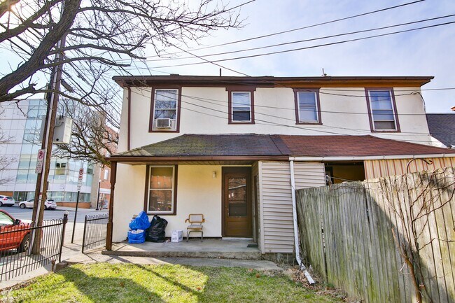 Building Photo - 419 Vine St