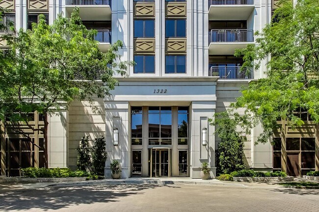 Building Photo - 1322 S Prairie Ave
