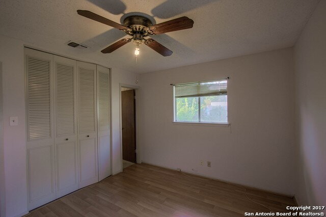 Building Photo - OFFERING 1-MONTH FREE RENT!!