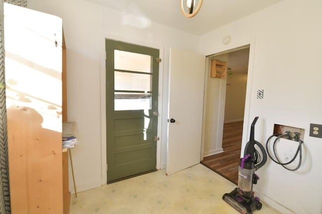 Building Photo - 2125 Hairston St