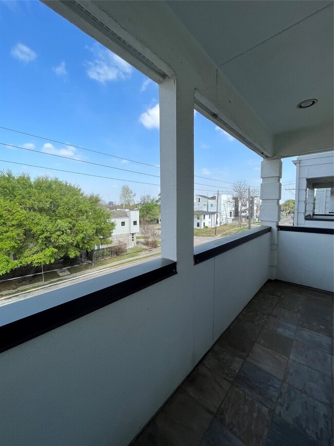 Building Photo - 4406 Crawford St
