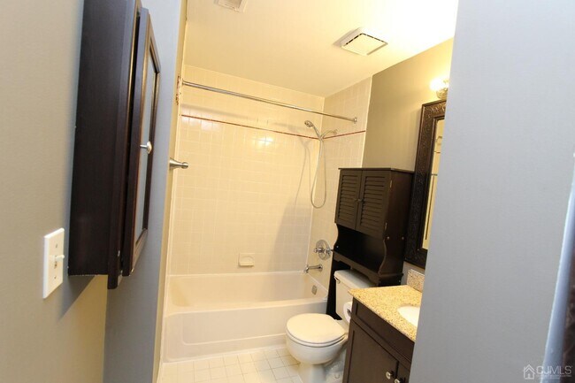 Building Photo - 5015 Ravens Crest Dr
