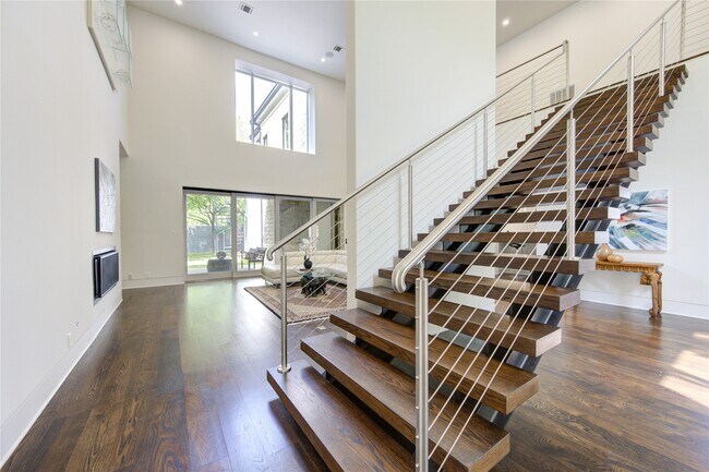 Building Photo - 5202 Chesapeake Way