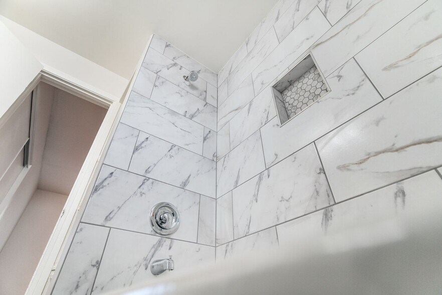 Building Photo - 2652 E 15th St