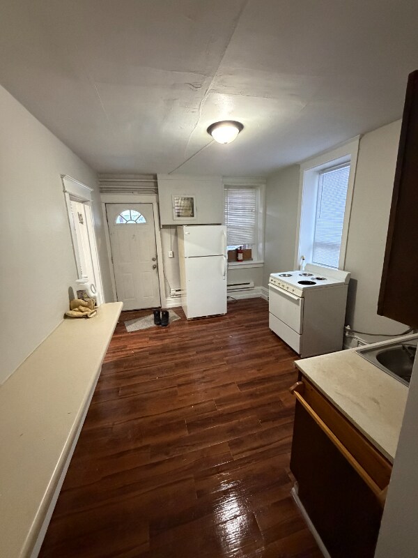 Building Photo - 114 E 3rd St