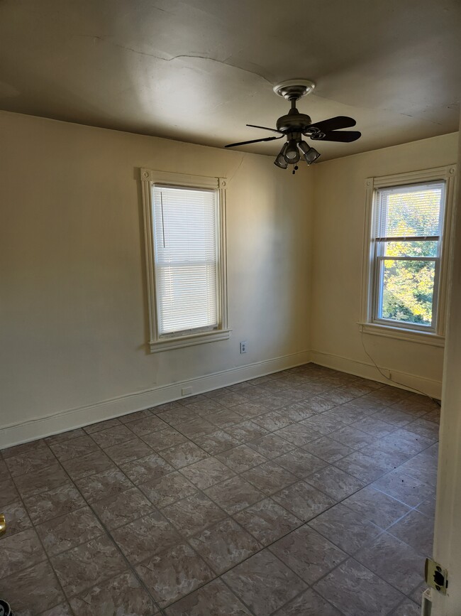 Living room - 3 Henshaw Ct