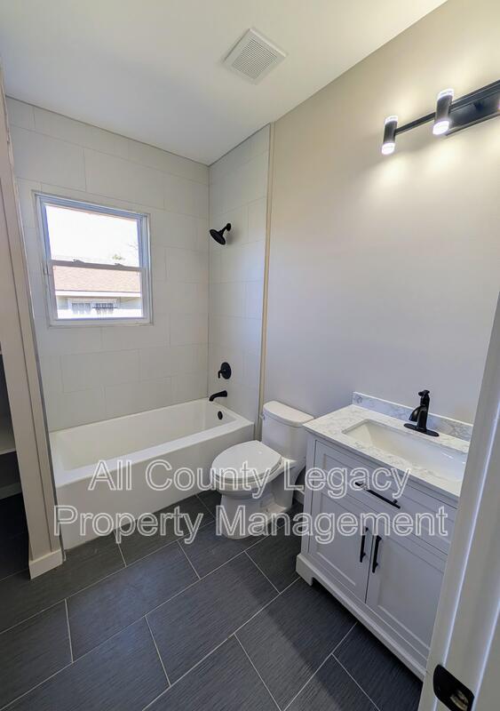 Building Photo - 940 Martin St SE