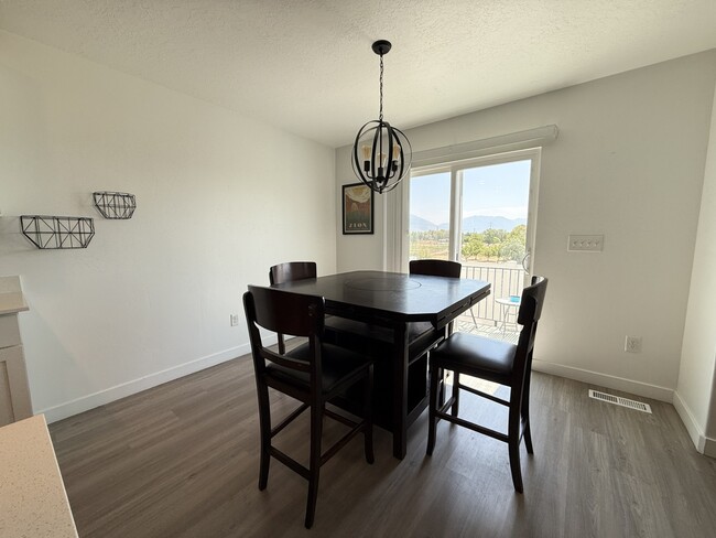 Building Photo - 398 Grassland Dr