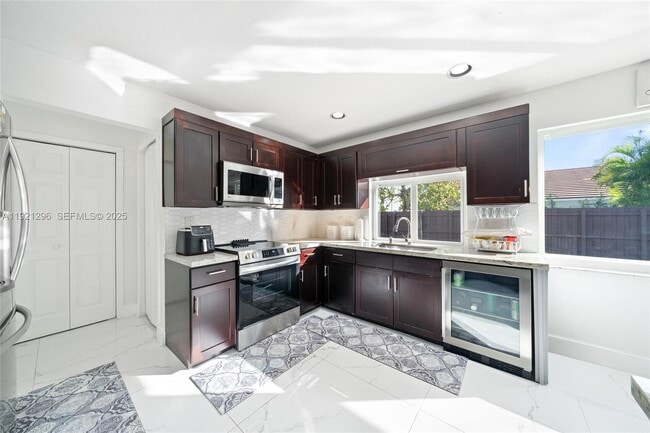 Building Photo - 15484 SW 42nd Terrace