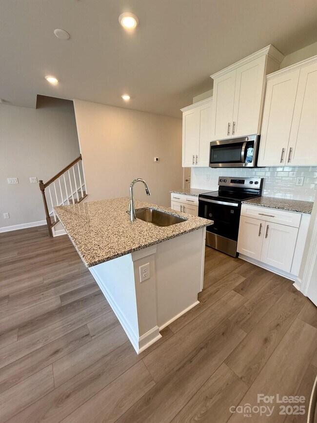 Building Photo - 1719 Braemar Vlg Dr