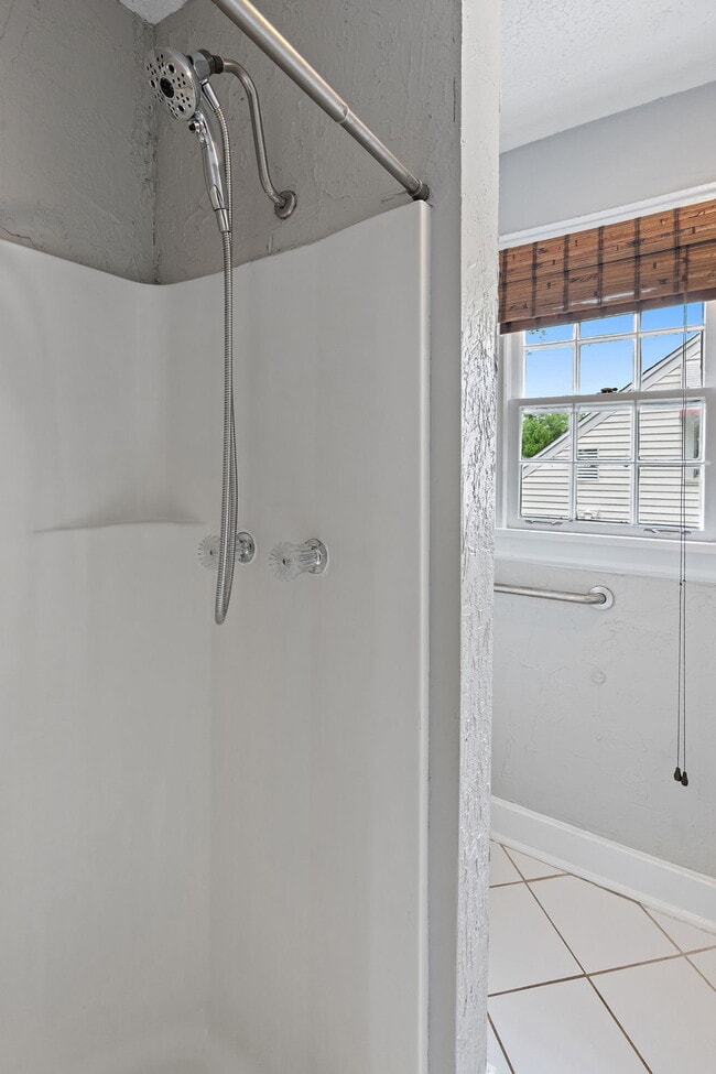 Building Photo - 1012 Cahal Ave