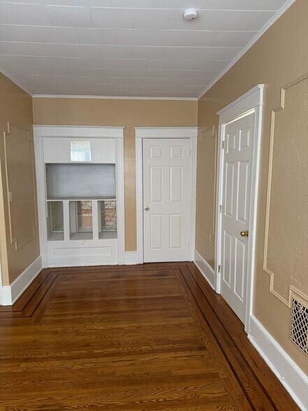 living room - 75 Lent St