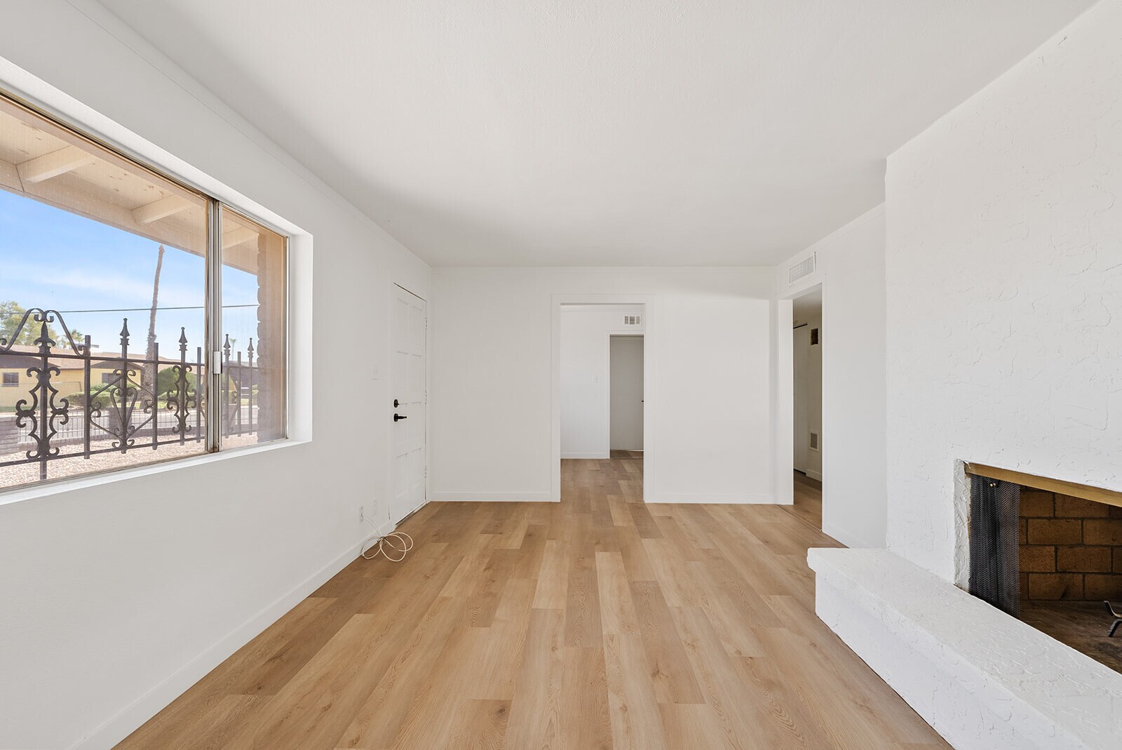 Building Photo - 301 W Desert Dr