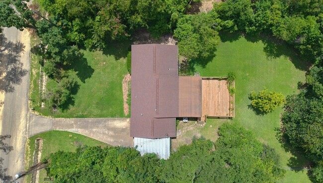 Building Photo - 3222 Big Oak St