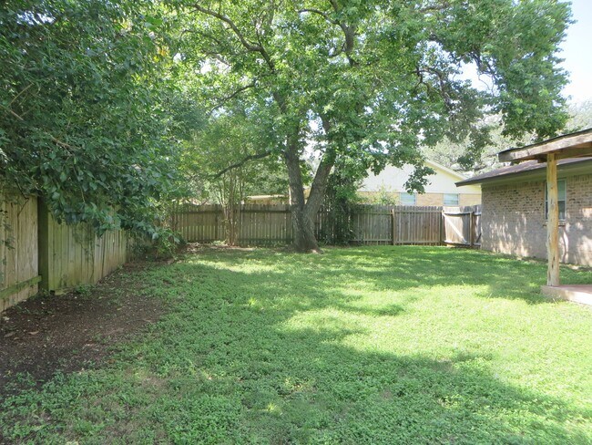 Building Photo - 3 Bedroom 2 Bathroom Georgetown Home