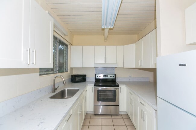 Building Photo - Tropic Garden Townhouse 2b1.5b1pkg