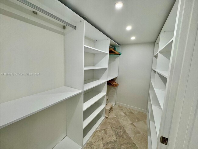 Building Photo - 1111 Crandon Blvd