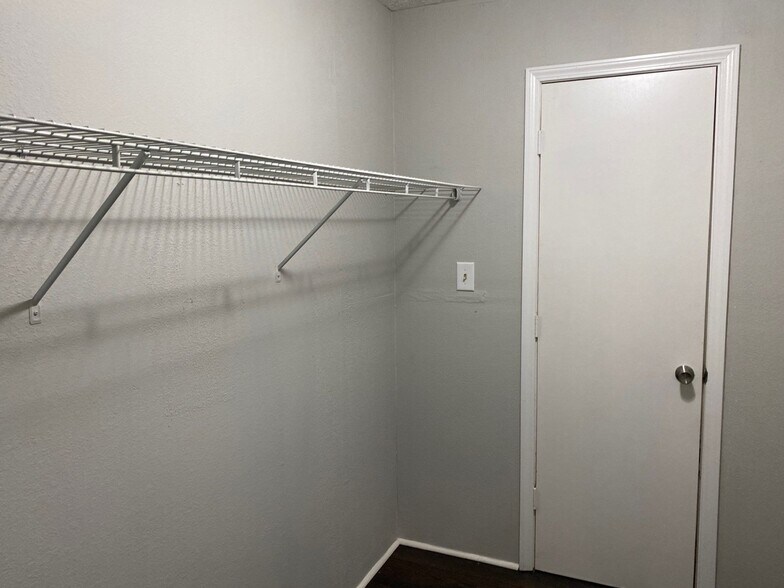 Building Photo - 294 Tinker Hill Cv