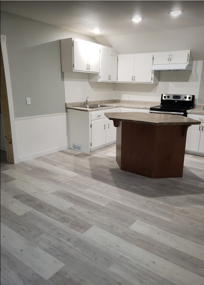 Building Photo - 810 2nd Ave N