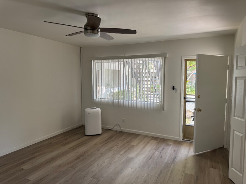 Building Photo - 820 S Rosemead Blvd