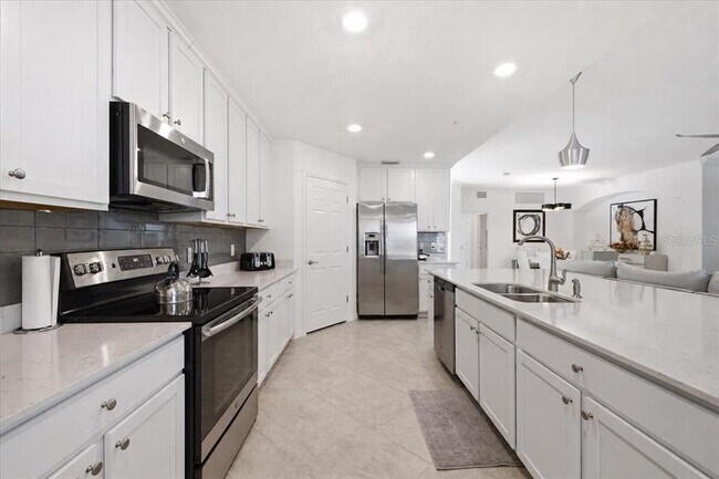 Building Photo - 10792 Tarflower Dr
