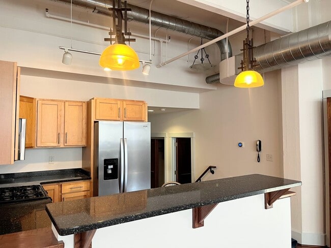 Building Photo - Beautiful 2 Bed/2 Bath Condo for Rent in D...