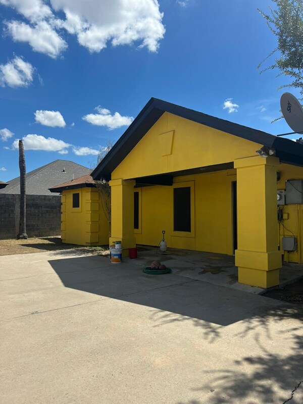 Building Photo - 409 Gaucho Ln