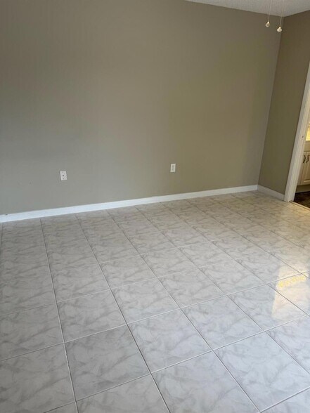 Building Photo - 6927 69th Way