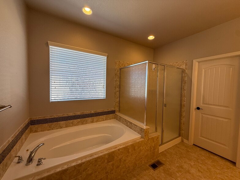 Building Photo - 15834 Kansas Pacific Ct