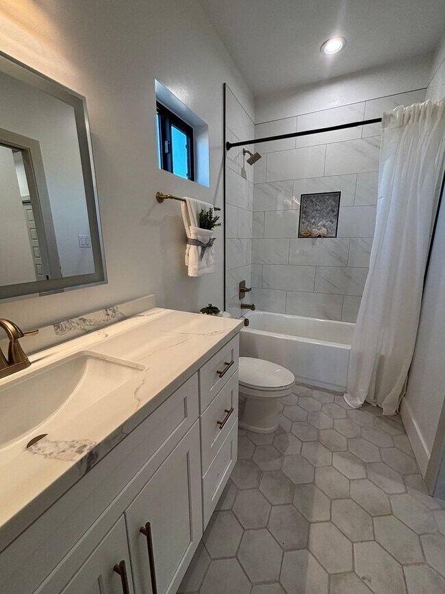 Building Photo - NEW Queen Creek Home