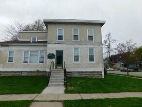 Building Photo - Clean and Move in Ready, Great Location