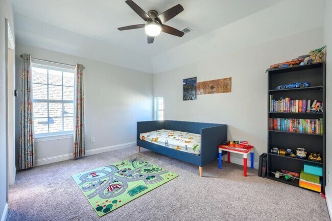 Building Photo - 16616 Sunnyland Dr