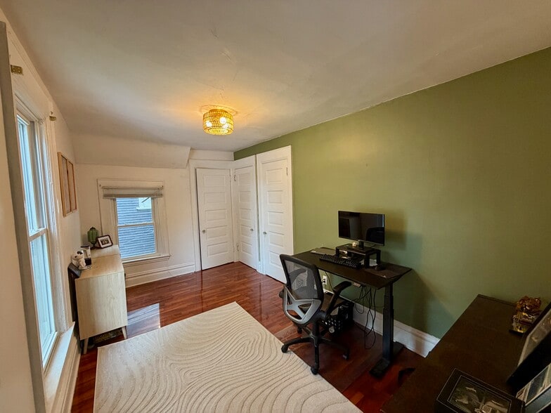 Bedroom 2 - 610 Parkwood St NE