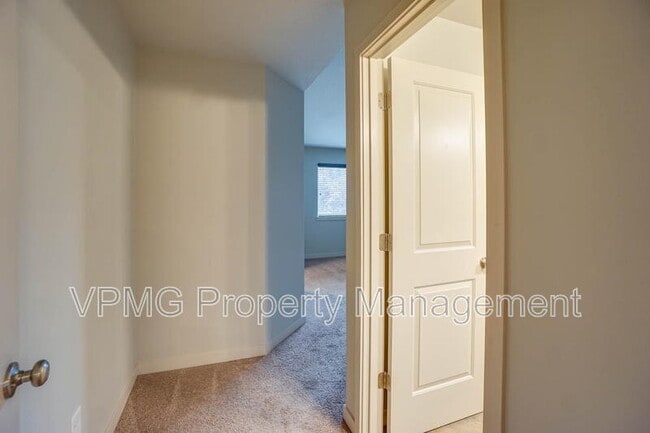 Building Photo - 137 N 44th Pl