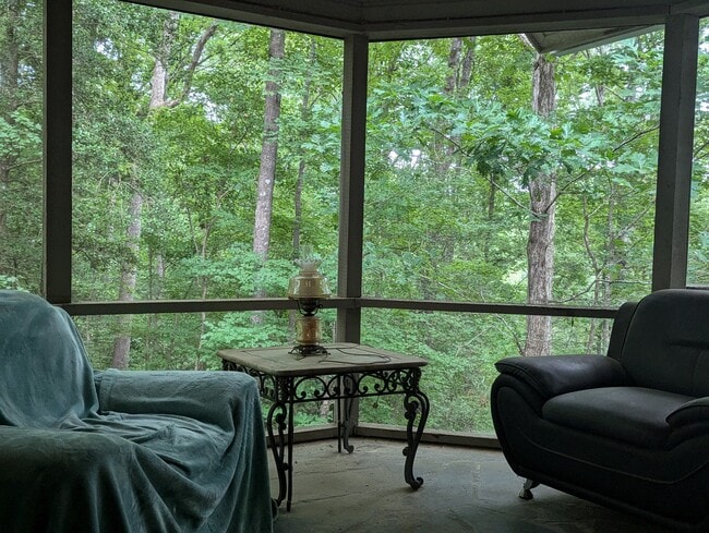 Building Photo - 833 Williamsburg Dr