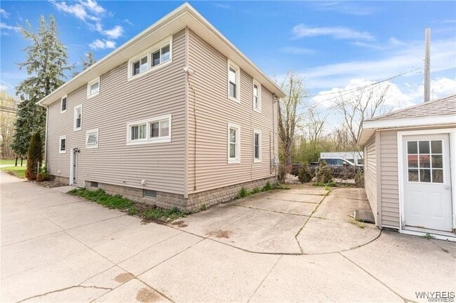 Building Photo - 5846 Sheridan Dr