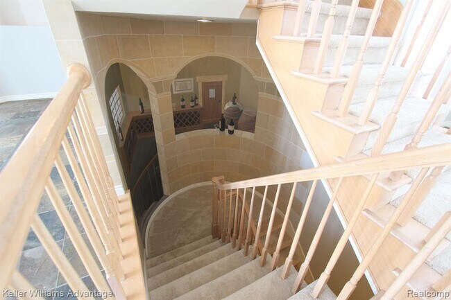 Building Photo - 18547 Clairmont Cir E