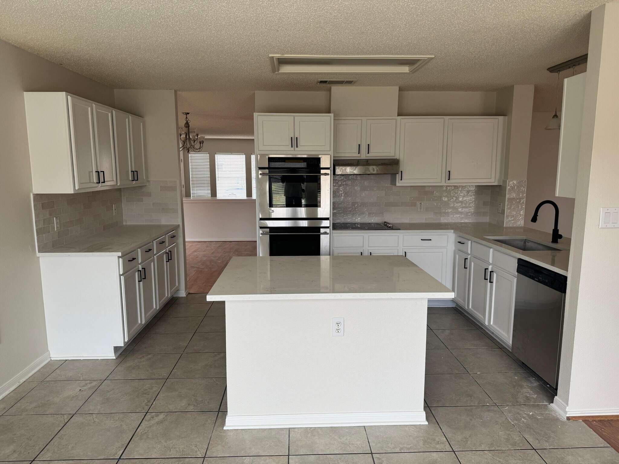 Building Photo - 2105 Zeppelin Dr