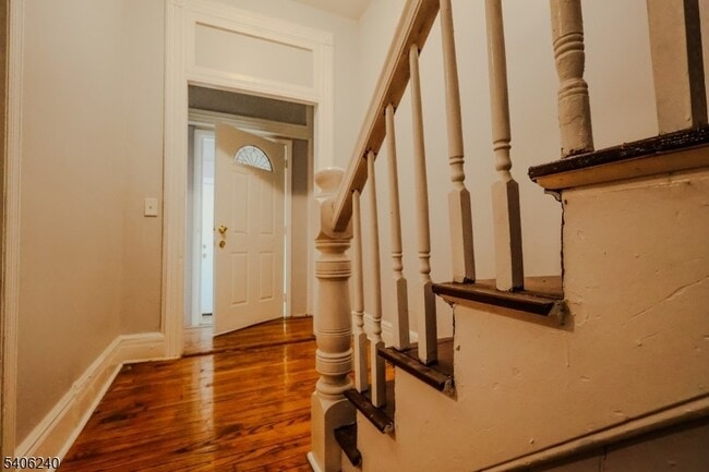 Building Photo - 106 S 11th St