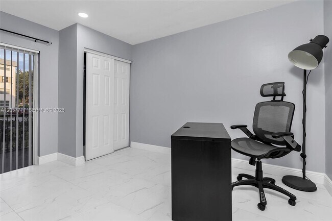 Building Photo - 3300 Spanish Moss Terrace