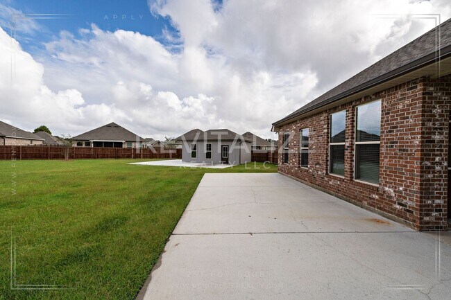 Building Photo - Stunning Luxury Home in Silverhill with Huge Diamond Shaped Backyard!