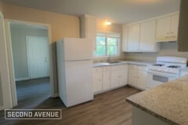 Building Photo - 304 Highland Dr