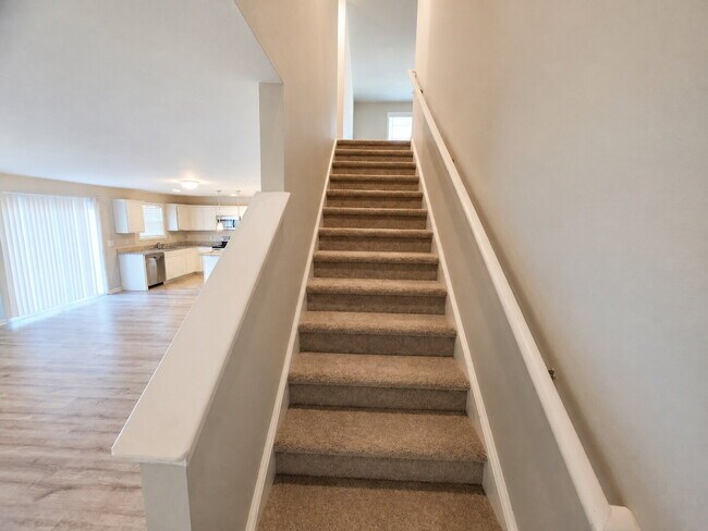Building Photo - 721 Tanager Ln
