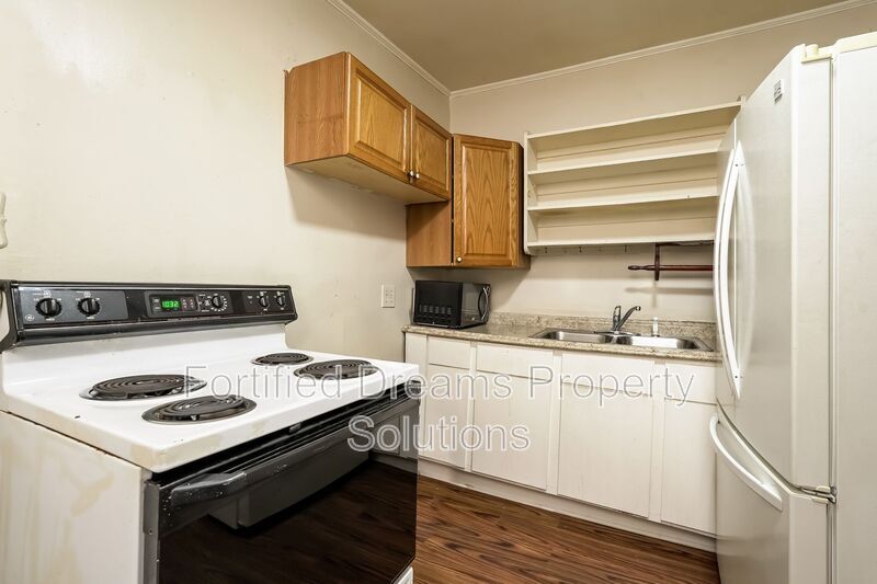 Building Photo - 1208 Westmoreland Dr