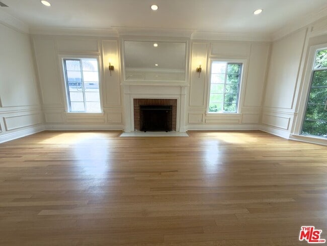Building Photo - 378 S La Jolla Ave