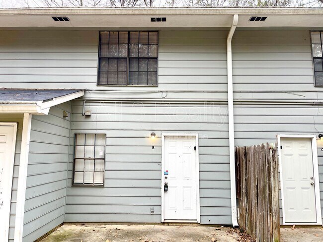 Building Photo - 145 Meadowbrook Ct