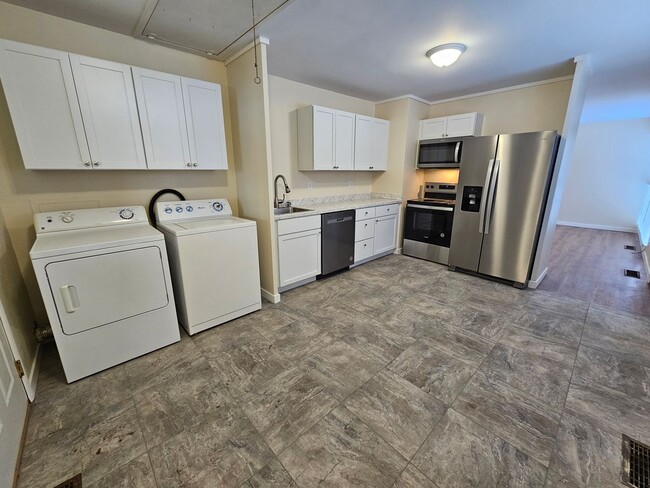 Building Photo - Newly Renovated 3 bed, 1 bath, McKinley Te...